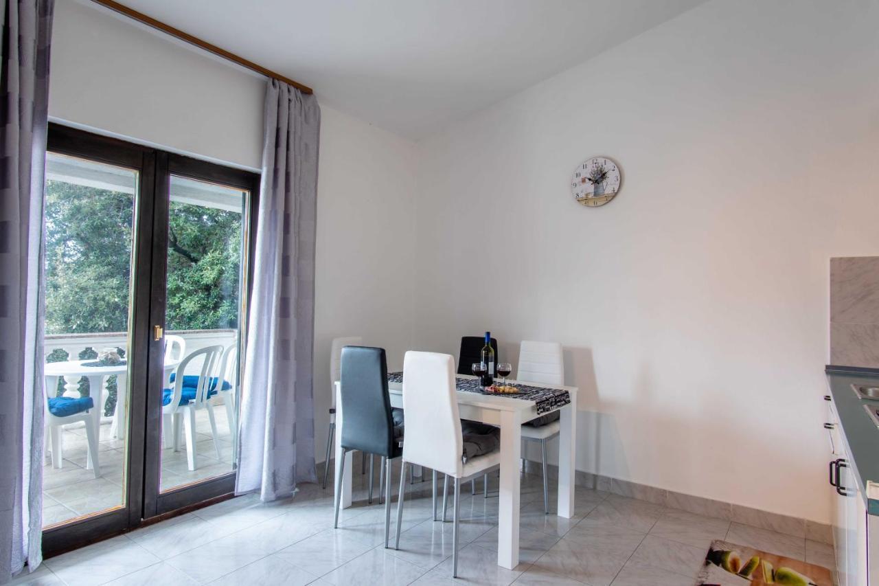 Ostaric Appartement Mandre Buitenkant foto