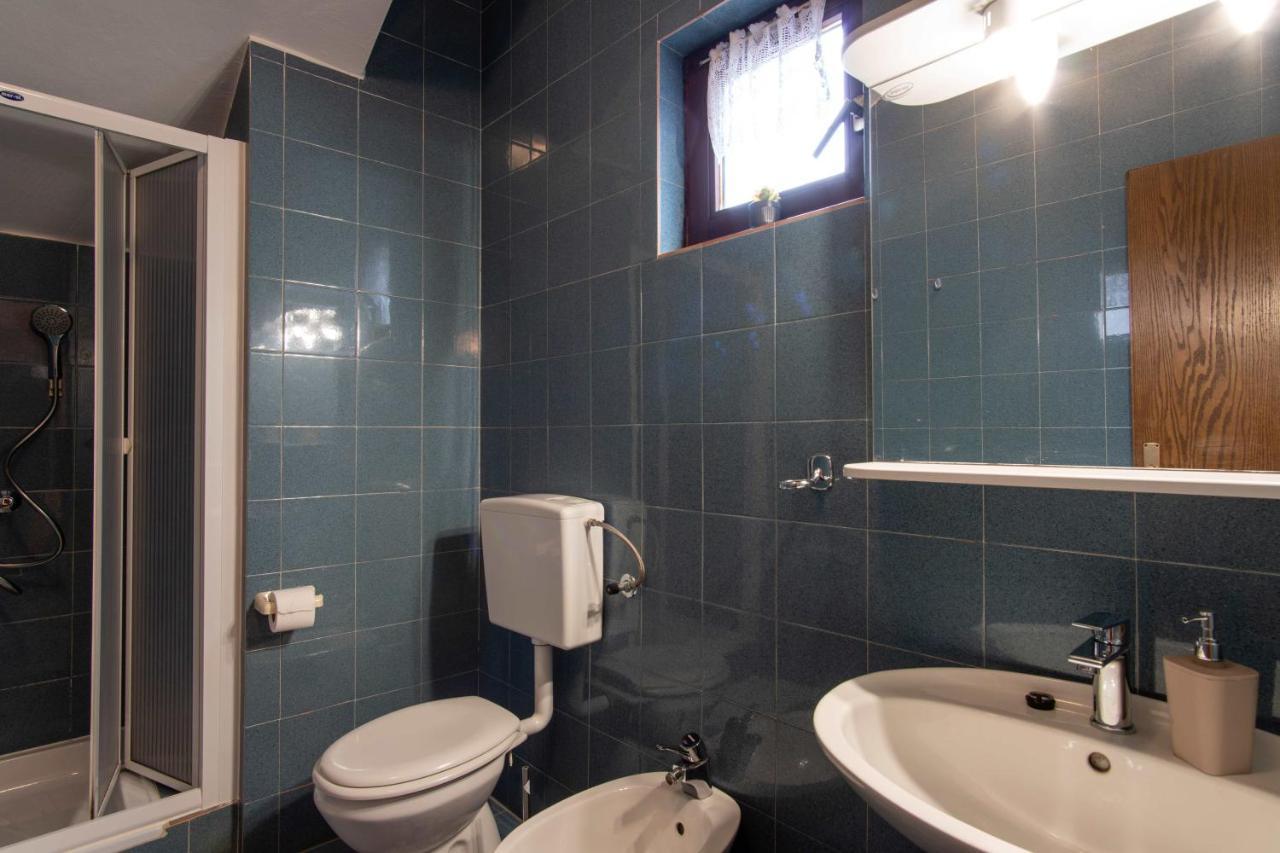 Ostaric Appartement Mandre Buitenkant foto