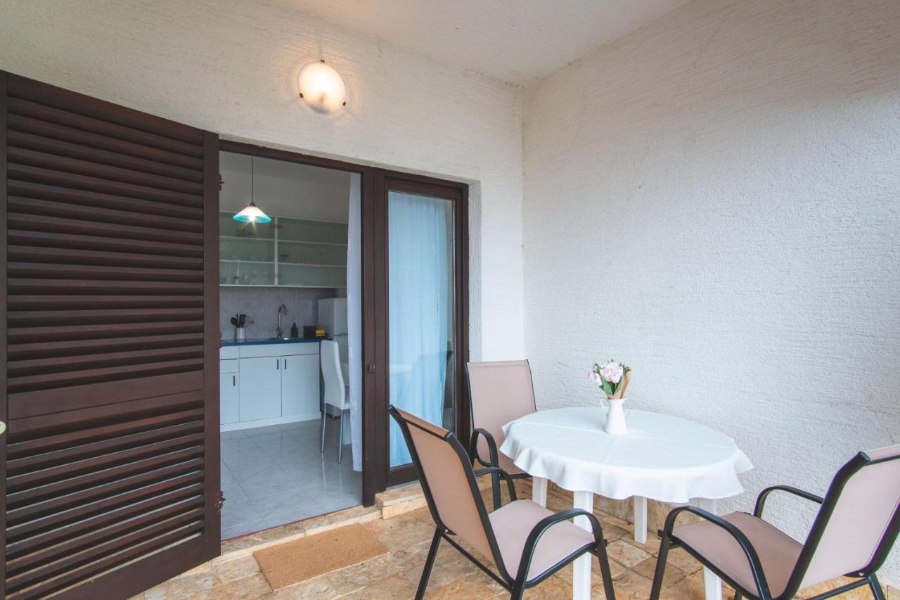 Ostaric Appartement Mandre Buitenkant foto