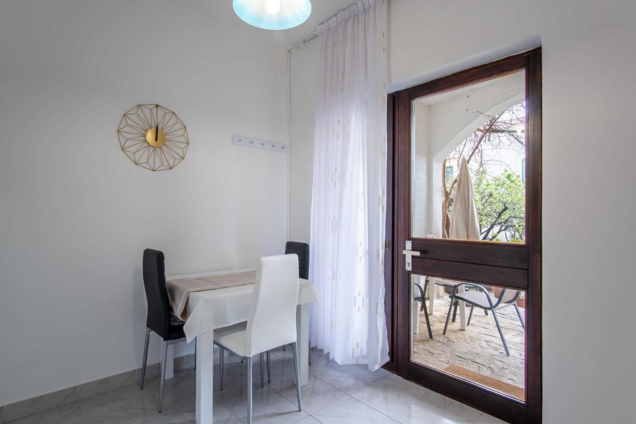 Ostaric Appartement Mandre Buitenkant foto
