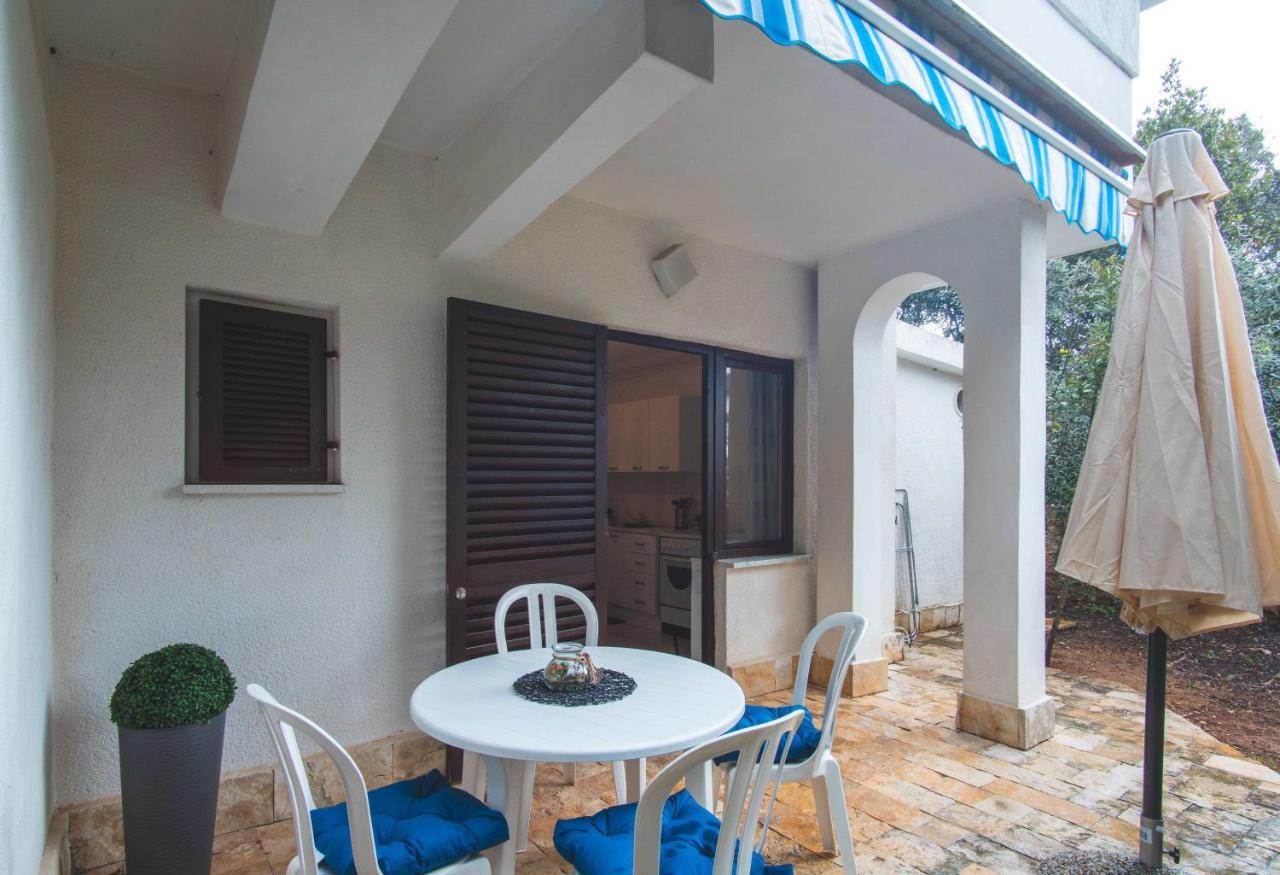Ostaric Appartement Mandre Buitenkant foto