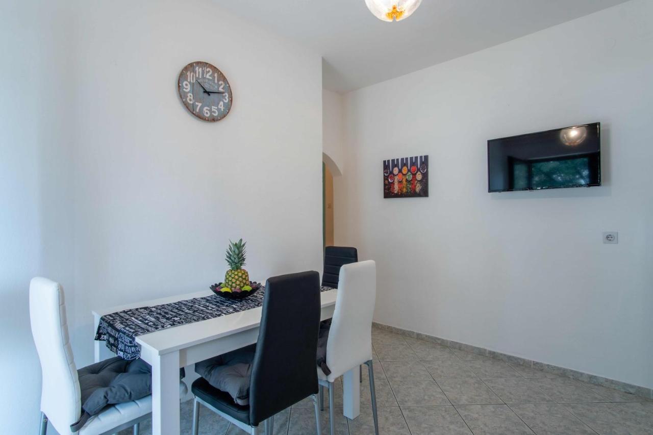 Ostaric Appartement Mandre Buitenkant foto